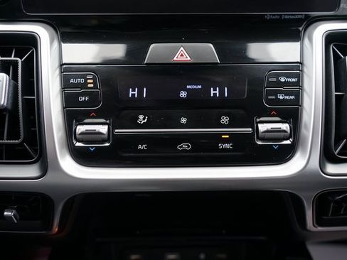 Used 2023 Kia Sorento S image 15