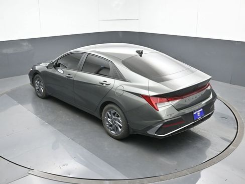 Used 2024 Hyundai Elantra Blue image 49