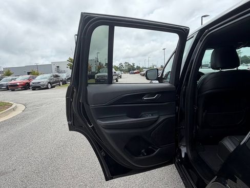 Used 2024 Hyundai Venue SE FWD image 20