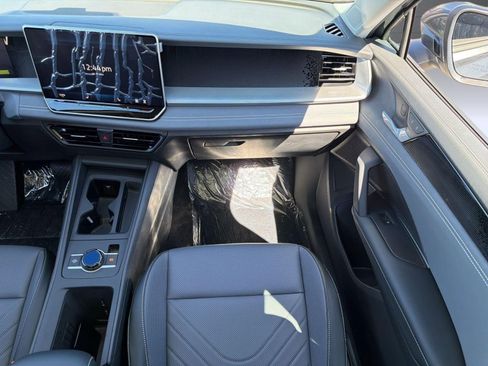 New 2026 Volkswagen Tiguan SE AWD/4WD image 28