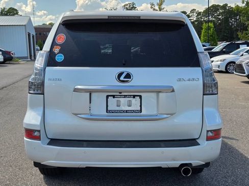 Used 2023 Lexus GX 460 Luxury w/ Accessory Package AWD/4WD image 4