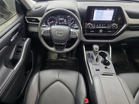 Used 2021 Toyota Highlander XLE FWD image 13