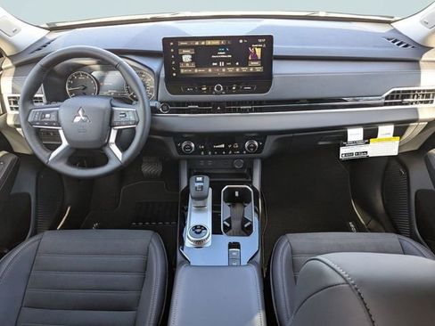 New 2026 Mitsubishi Outlander SE image 14