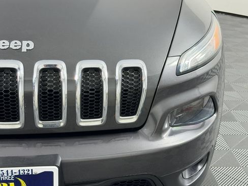 Used 2014 Jeep Cherokee Latitude w/ Cold Weather Group AWD/4WD image 5