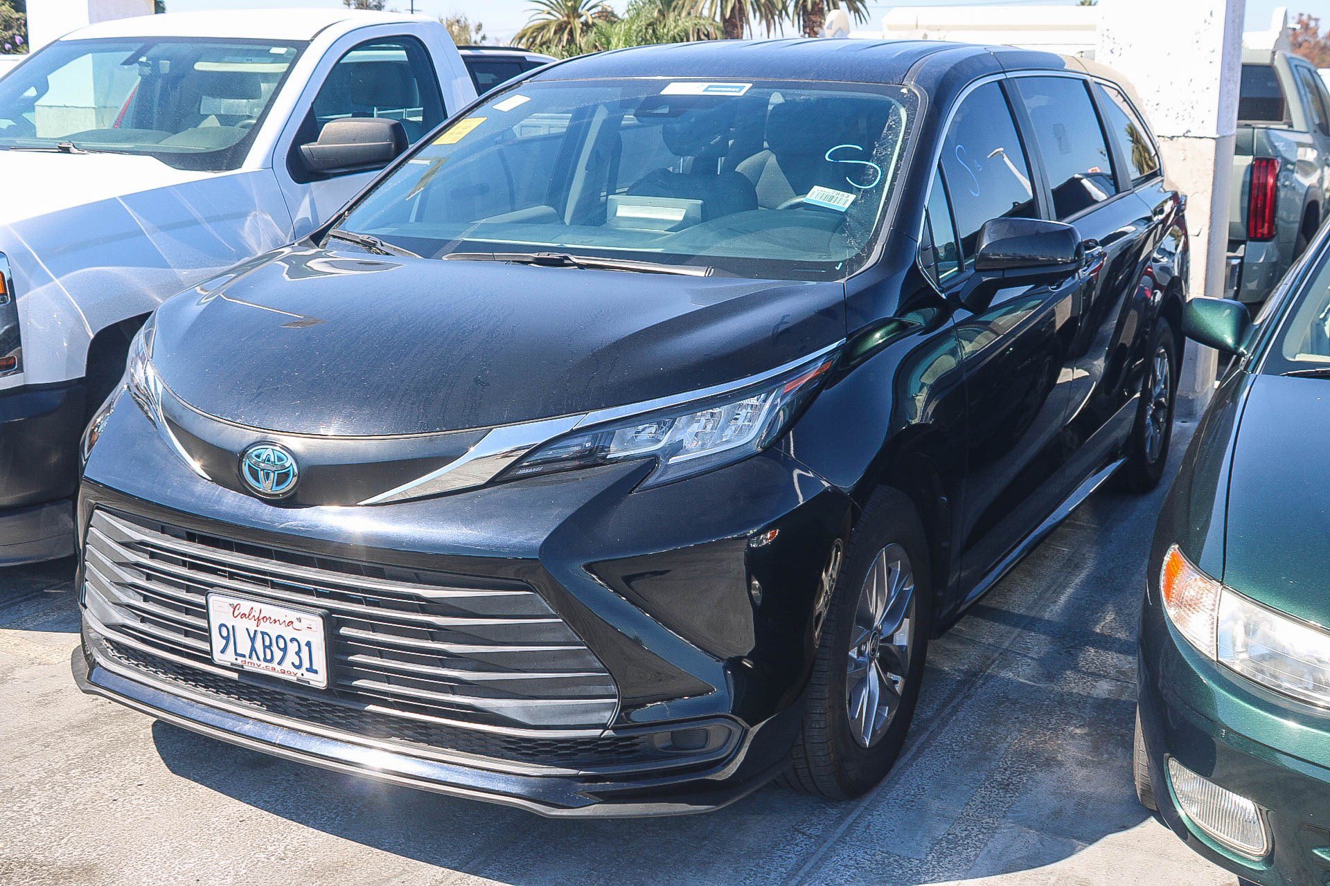 Used 2023 Toyota Sienna LE FWD image 5