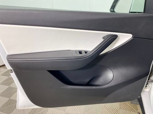 Used 2021 Tesla Model Y Long Range AWD/4WD image 19