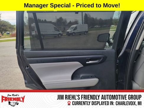 Used 2020 Toyota Highlander XLE AWD/4WD image 34