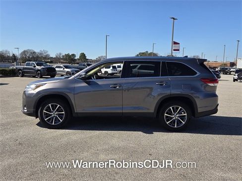 Used 2019 Toyota Highlander XLE image 4