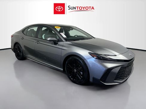 Used 2026 Toyota Camry SE FWD image 1