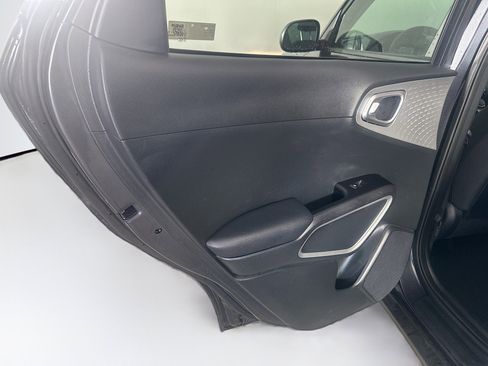 Used 2025 Kia Soul LX w/ LX Technology Package image 25