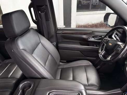 Used 2023 Chevrolet Suburban LT RWD image 13