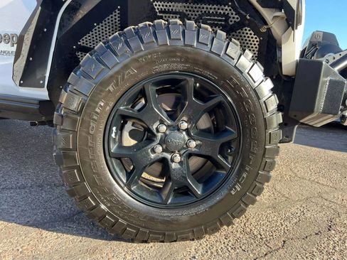 Used 2018 Jeep Wrangler Unlimited Sahara w/ Quick Order Package 24M Moab AWD/4WD image 35