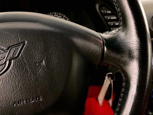 Used 2004 Chevrolet Corvette Coupe w/ Preferred Equipment Group image 19