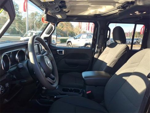 Used 2023 Jeep Gladiator Willys image 5