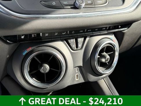 Used 2025 Chevrolet Blazer LT FWD image 32