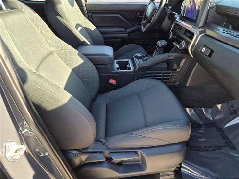 Used 2025 Toyota Tacoma SR5 AWD/4WD image 19