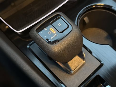 Used 2025 Nissan Rogue SL image 34