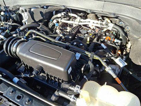 Used 2022 Ford Explorer XLT w/ Equipment Group 202A image 28