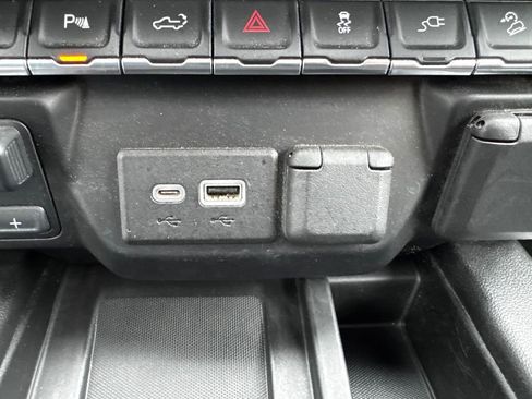 Used 2021 GMC Sierra 2500 Denali w/ Denali Black Diamond Edition image 33