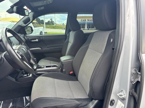 Used 2021 Toyota Tacoma TRD Sport AWD/4WD image 6