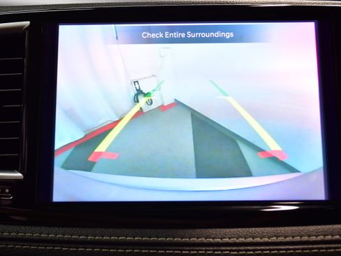 Used 2024 Chrysler Pacifica Limited FWD image 30