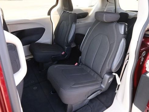 Used 2023 Chrysler Voyager LX image 10