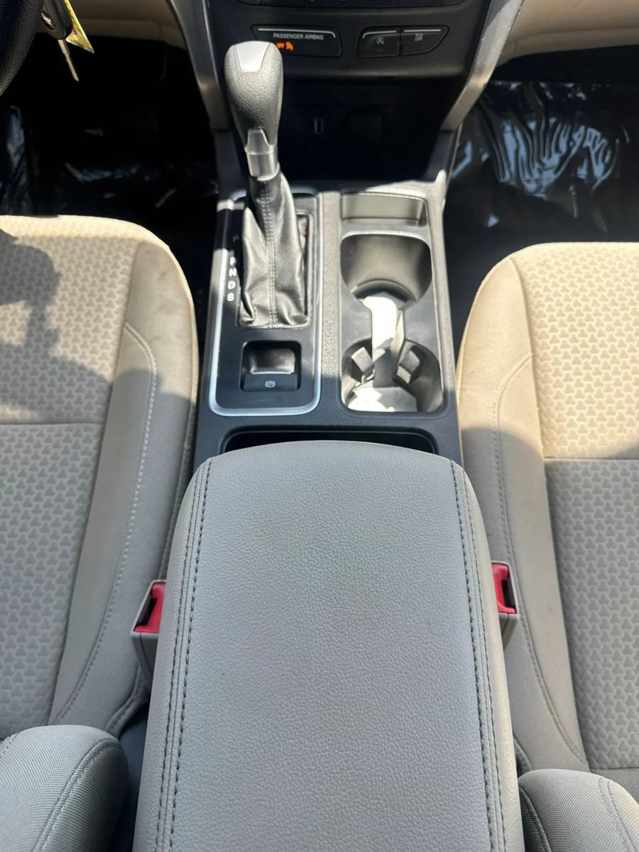Used 2017 Ford Escape SE w/ Equipment Group 201A FWD image 25