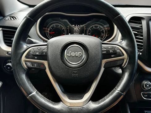 Used 2015 Jeep Cherokee Latitude w/ Comfort/Convenience Group FWD image 16