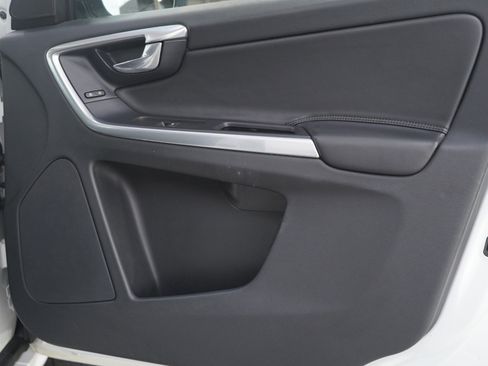 Used 2016 Volvo XC60 T5 Premier w/ Protection Package image 9