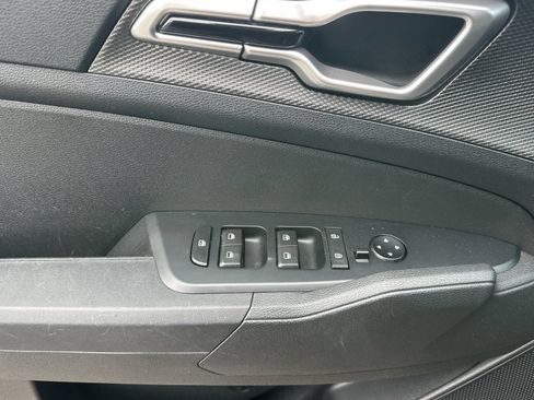 Used 2024 Kia Sportage LX FWD image 11