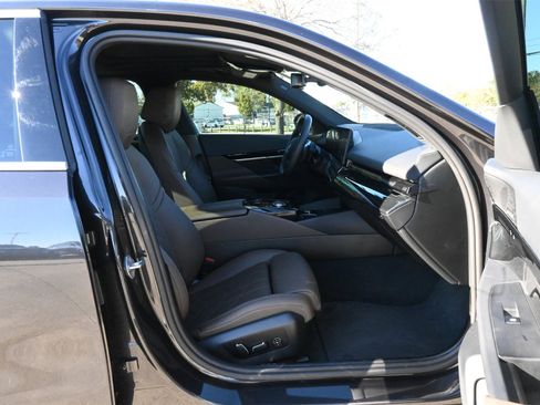 Used 2024 BMW 530i image 27