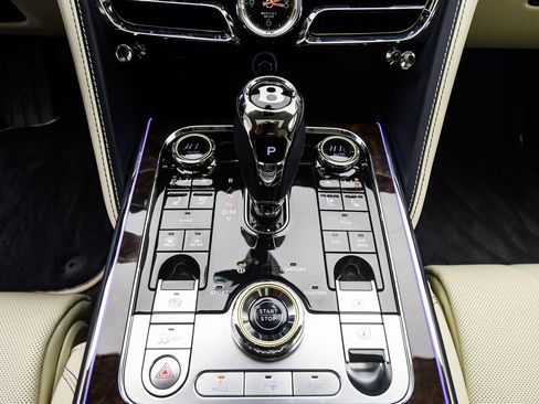 Used 2024 Bentley Flying Spur Plug-In Hybrid image 37