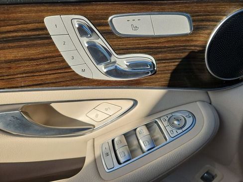 Used 2019 Mercedes-Benz GLC 300 w/ Premium Package image 30