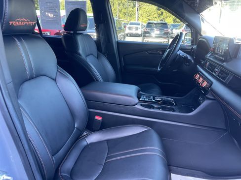 Used 2025 Honda Pilot TrailSport image 14
