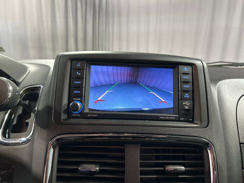 Used 2018 Dodge Grand Caravan SE image 17