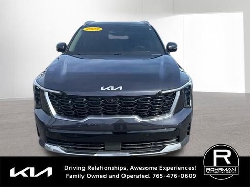 Used 2025 Kia Sorento SX image 2