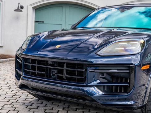 Used 2024 Porsche Cayenne S image 95