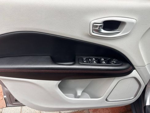 Used 2019 Jeep Compass Limited FWD image 13