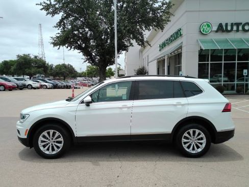 Used 2018 Volkswagen Tiguan SE w/ Panoramic Sunroof Package FWD image 10