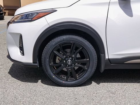 Used 2024 Nissan Kicks SR w/ SR Premium Package FWD image 11