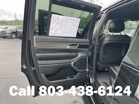 Used 2024 Jeep Wagoneer Series II w/ Convenience Group I AWD/4WD image 9