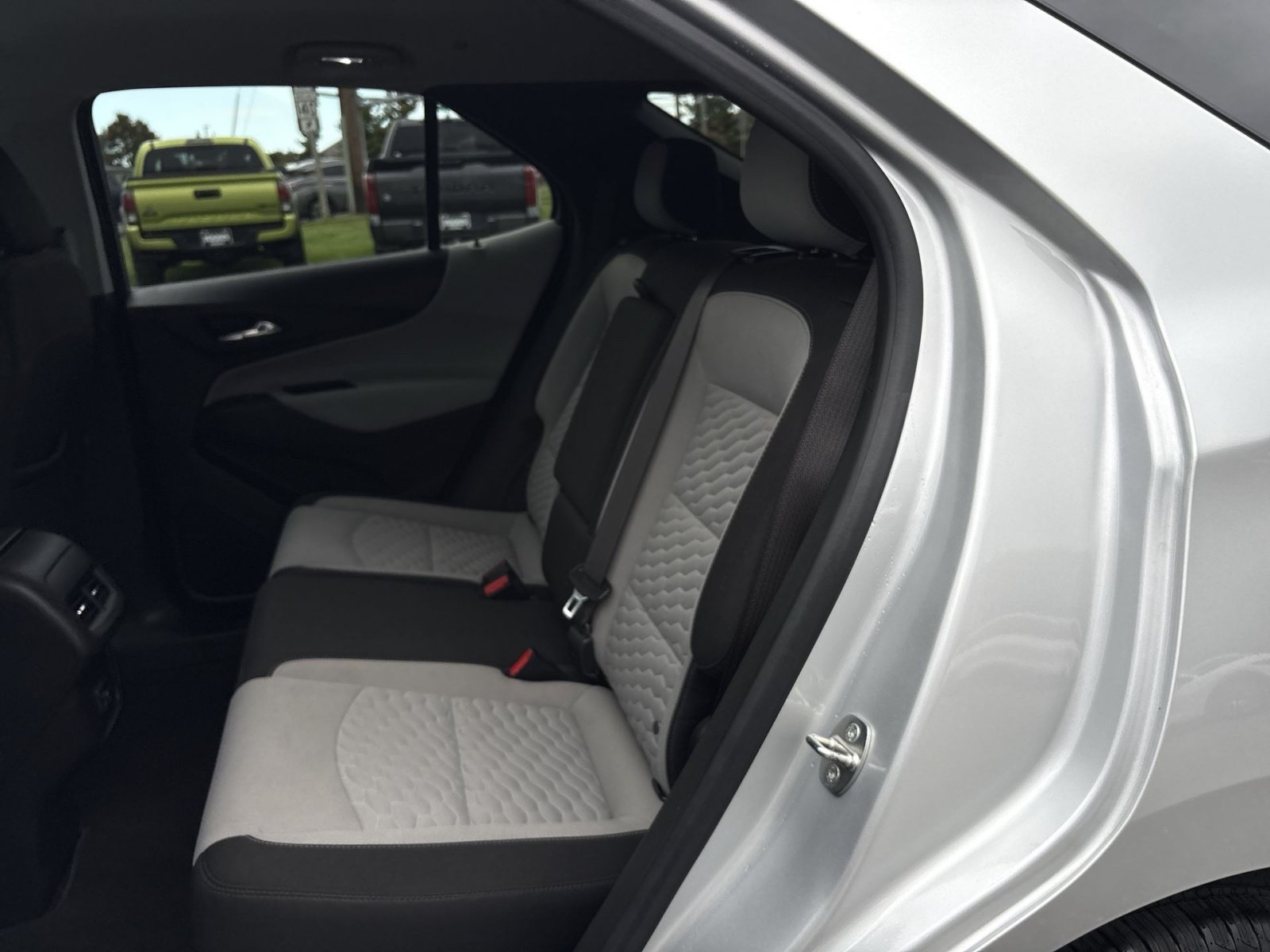 Used 2021 Chevrolet Equinox LS w/ LPO, Blackout Package AWD/4WD image 23