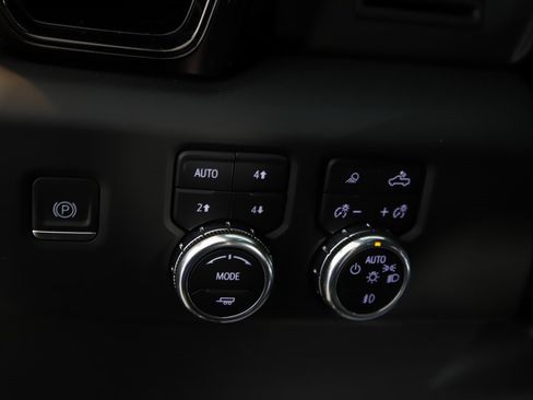 Used 2023 GMC Sierra 1500 AT4 w/ AT4 Premium Package image 20