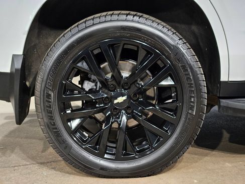 Used 2022 Chevrolet Tahoe RST w/ Sport Performance Package AWD/4WD image 17