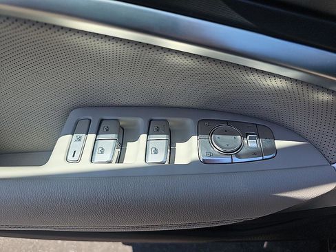 Used 2025 Genesis G70 2.5T w/ Sport Prestige Package AWD/4WD image 13