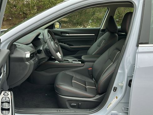 New 2025 Nissan Altima 2.5 SR image 10