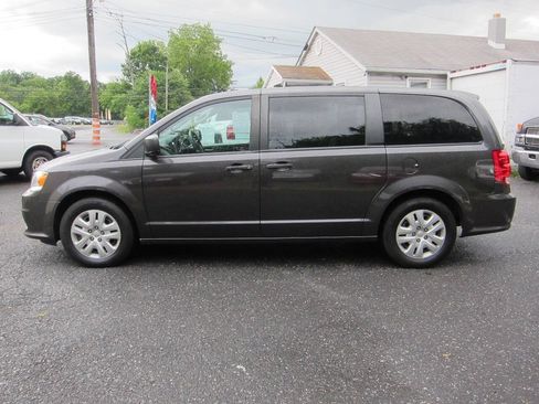 Used 2019 Dodge Grand Caravan SE FWD image 4