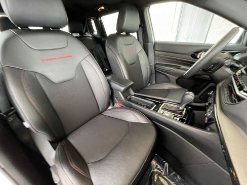 Used 2025 Jeep Compass Trailhawk image 36