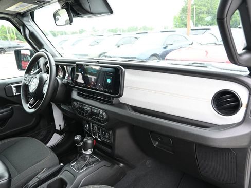 Used 2024 Jeep Wrangler Unlimited Sport AWD/4WD image 31