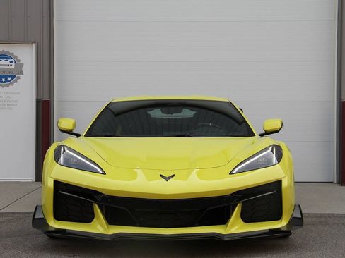 Used 2024 Chevrolet Corvette Z06 w/ Z07 Performance Package RWD image 2